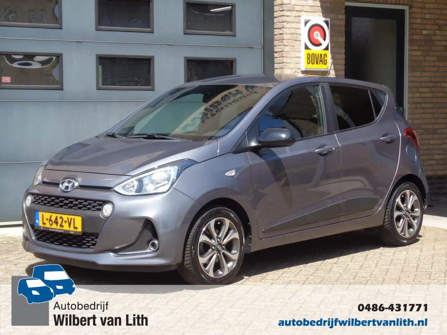 Hyundai i10 1.2i Comfort 5p. | Navi | Airco | Carplay | Stoelv Grijs - 1