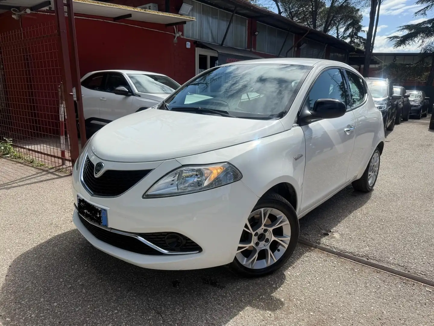 Lancia Ypsilon 1.2 69 CV 5 porte Gold Weiß - 2
