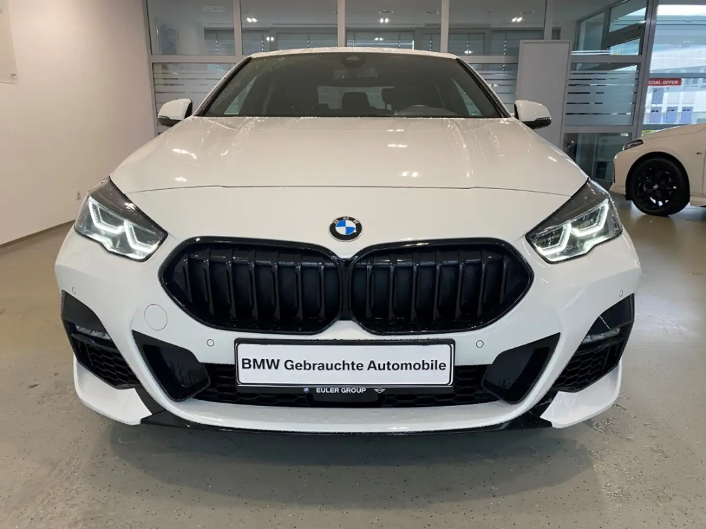 BMW 220 Gran Coupe i A M Sportpaket Navi LED Tempomat HiFi Weiß - 2