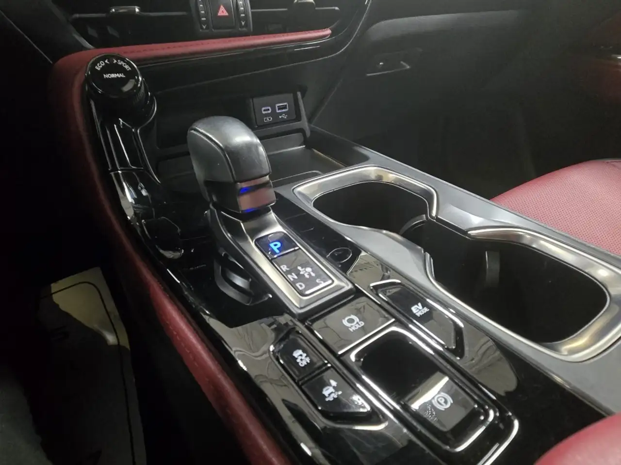 Lexus NX снимка Lexus NX