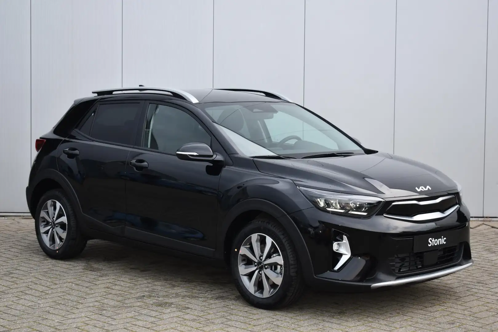 Kia Stonic 1.0 T-GDi MHEV DynamicPlusLine | incl. €1.500 inru Zwart - 2