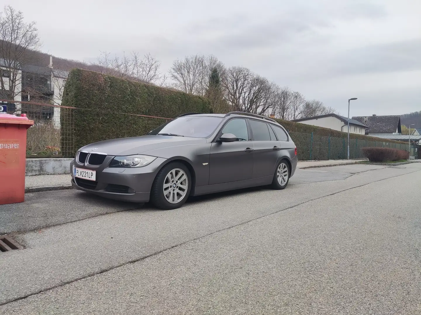 BMW 318 318d DPF Touring Schwarz - 1
