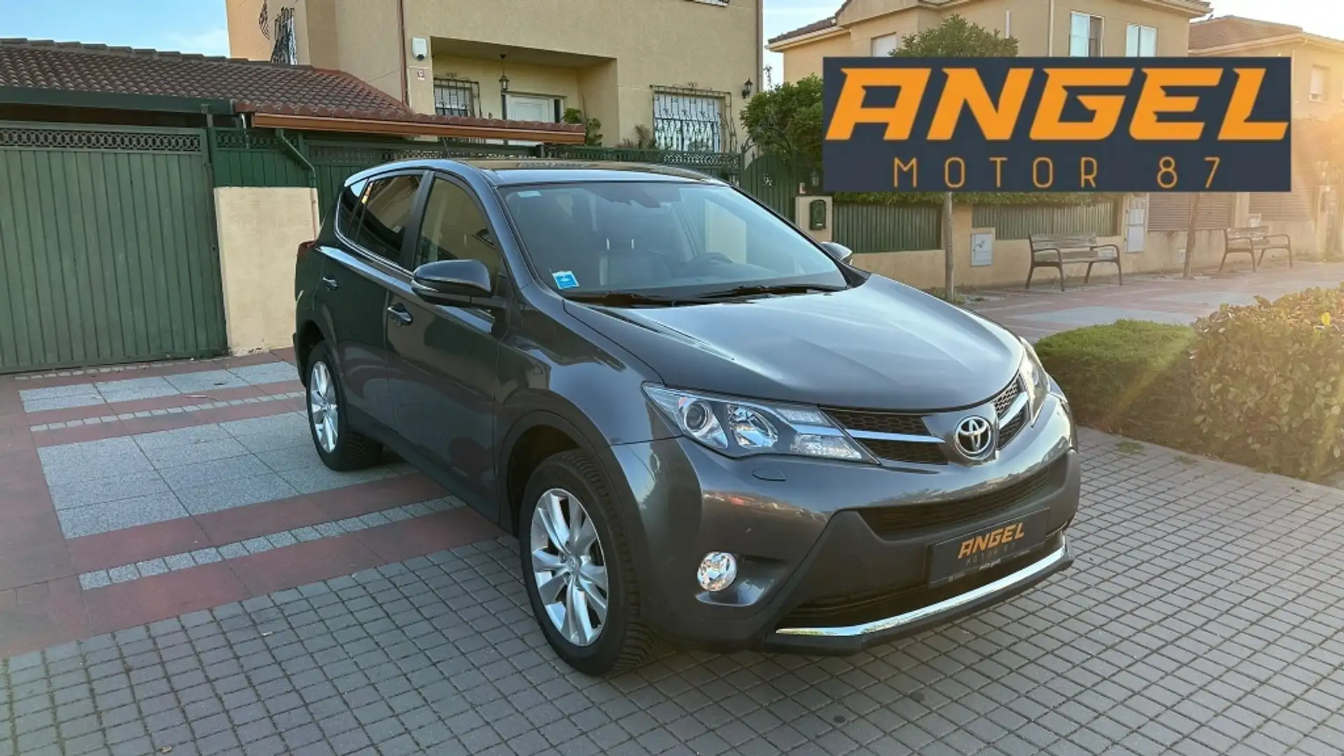 Toyota RAV 4 150D Executive AWD Gris - 2