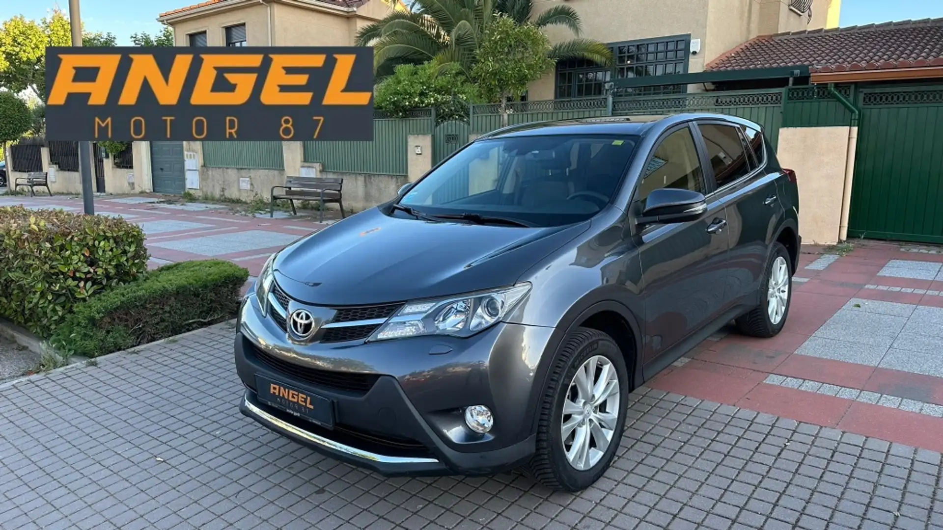 Toyota RAV 4 150D Executive AWD Gris - 1