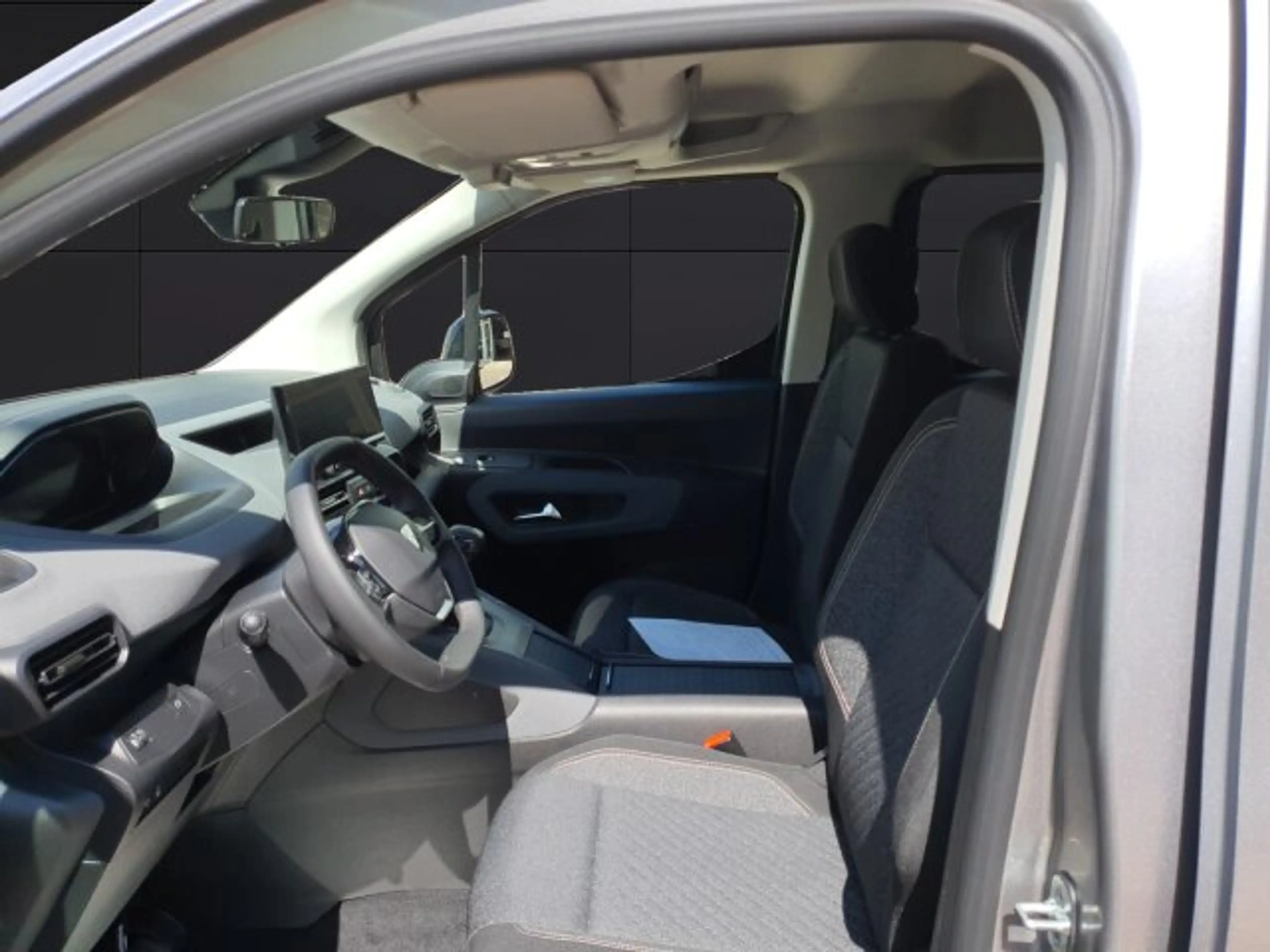 Peugeot Rifter Rifter Allure 100 +180°Kamera+Keyless+FSH+SHZ+ — photo 5