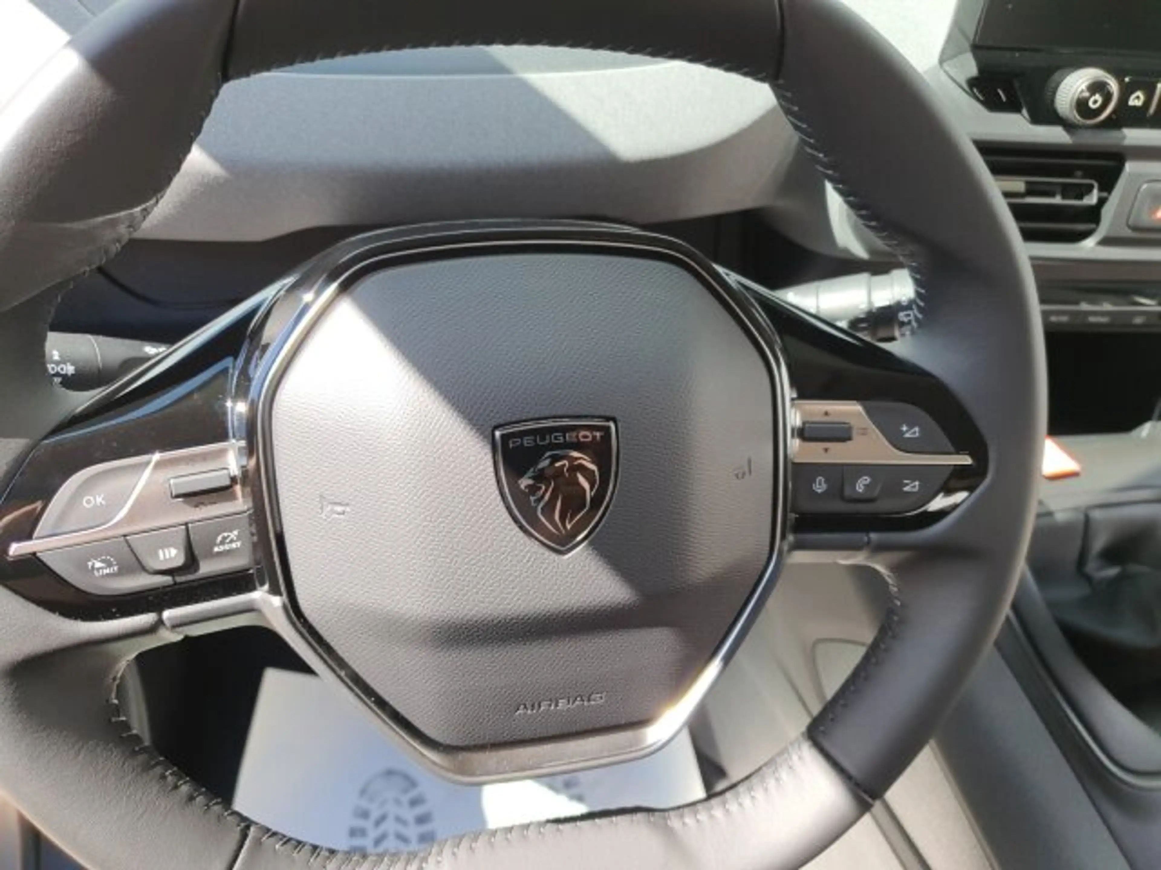 Peugeot Rifter Rifter Allure 100 +180°Kamera+Keyless+FSH+SHZ+ — photo 14