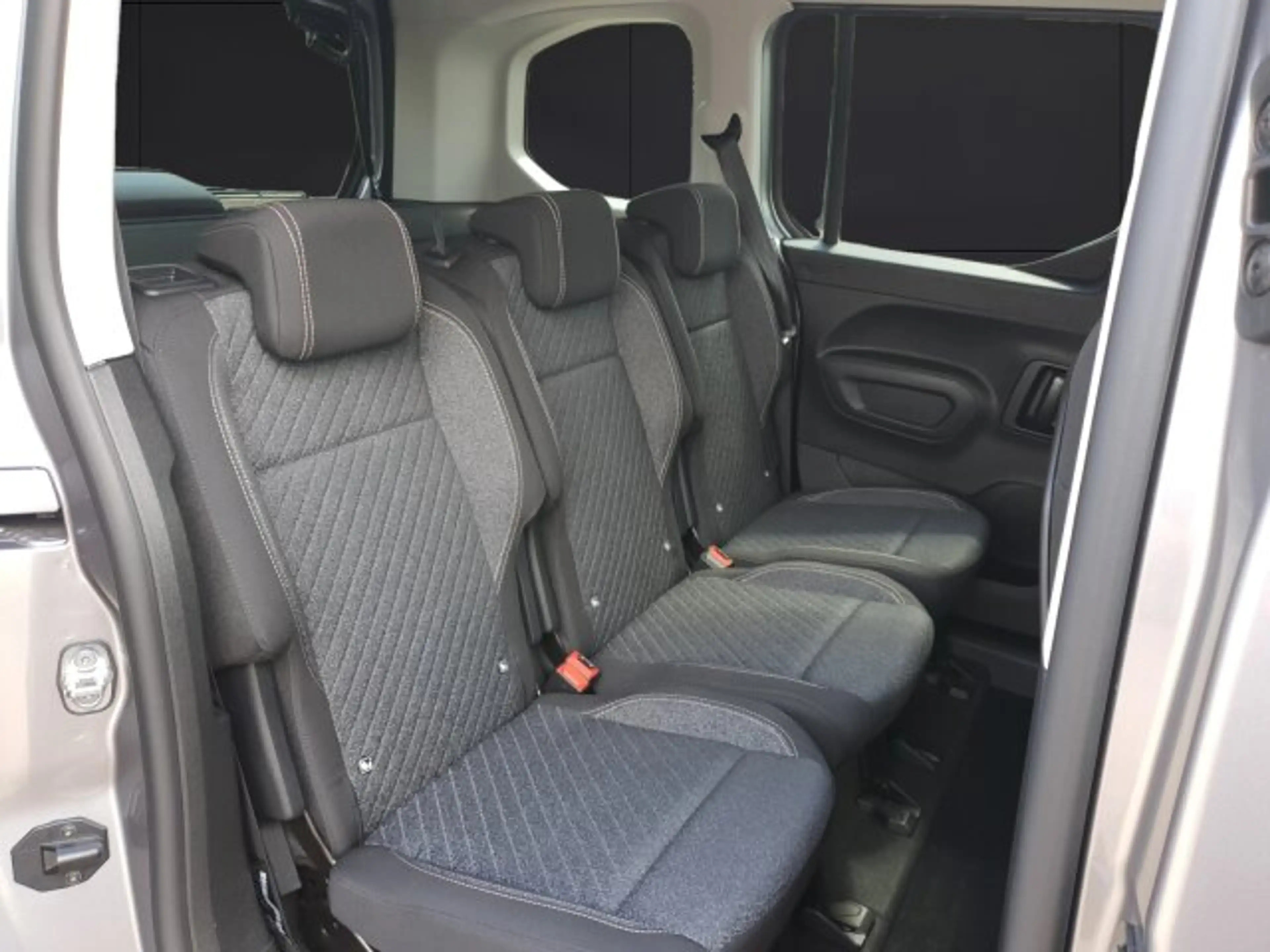 Peugeot Rifter Rifter Allure 100 +180°Kamera+Keyless+FSH+SHZ+ — photo 11