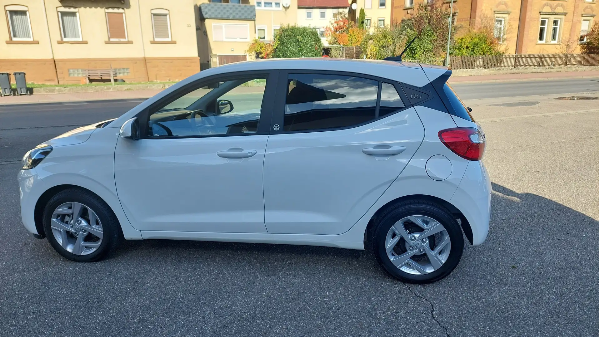 Hyundai i10 i10 1.0 EDITION 30 Weiß - 2