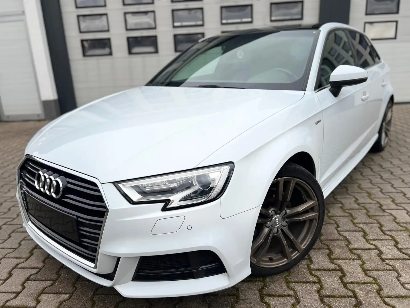 Audi A3 Sportback sport S-Line Weiß - 1