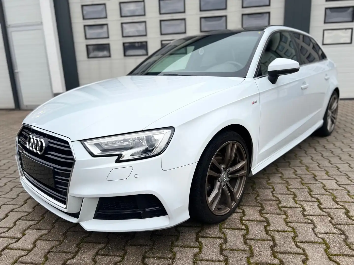 Audi A3 Sportback sport S-Line Weiß - 2