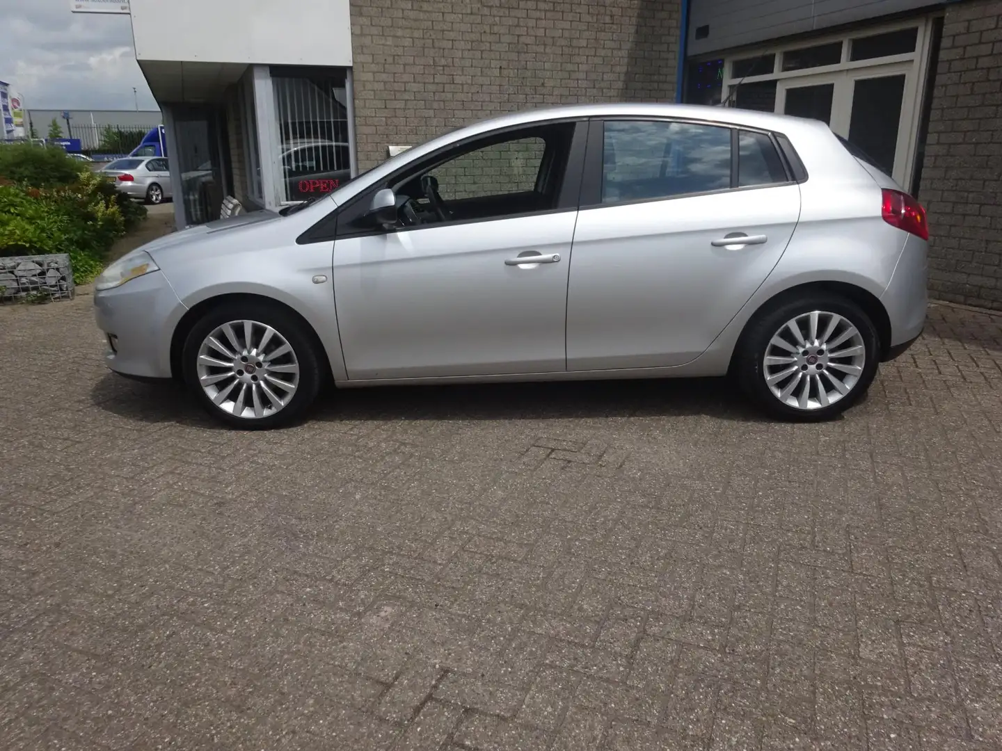 Fiat Bravo 1.4 T-Jet Edizione Prima Grijs - 2
