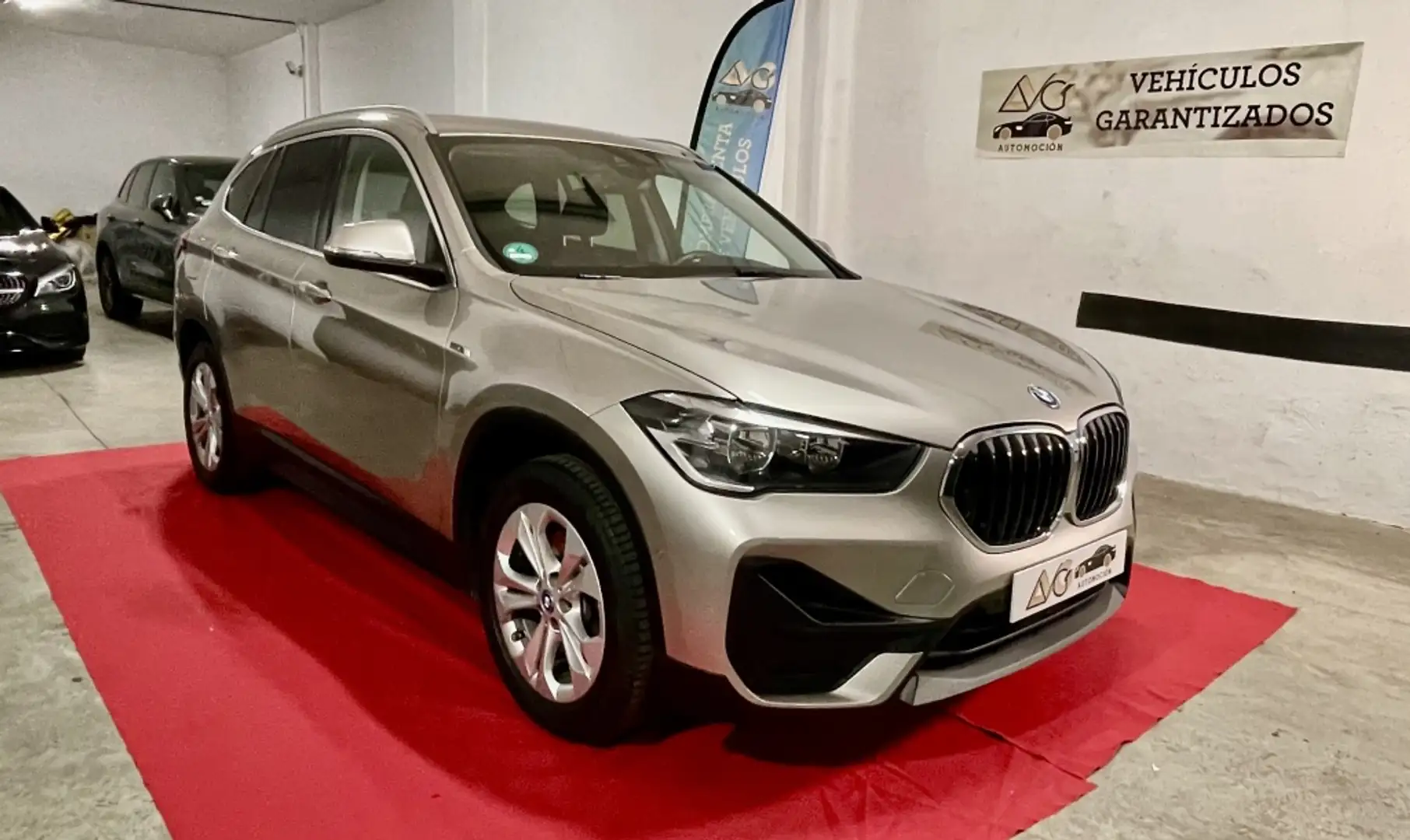 BMW X1 xDrive25eA Beige - 2