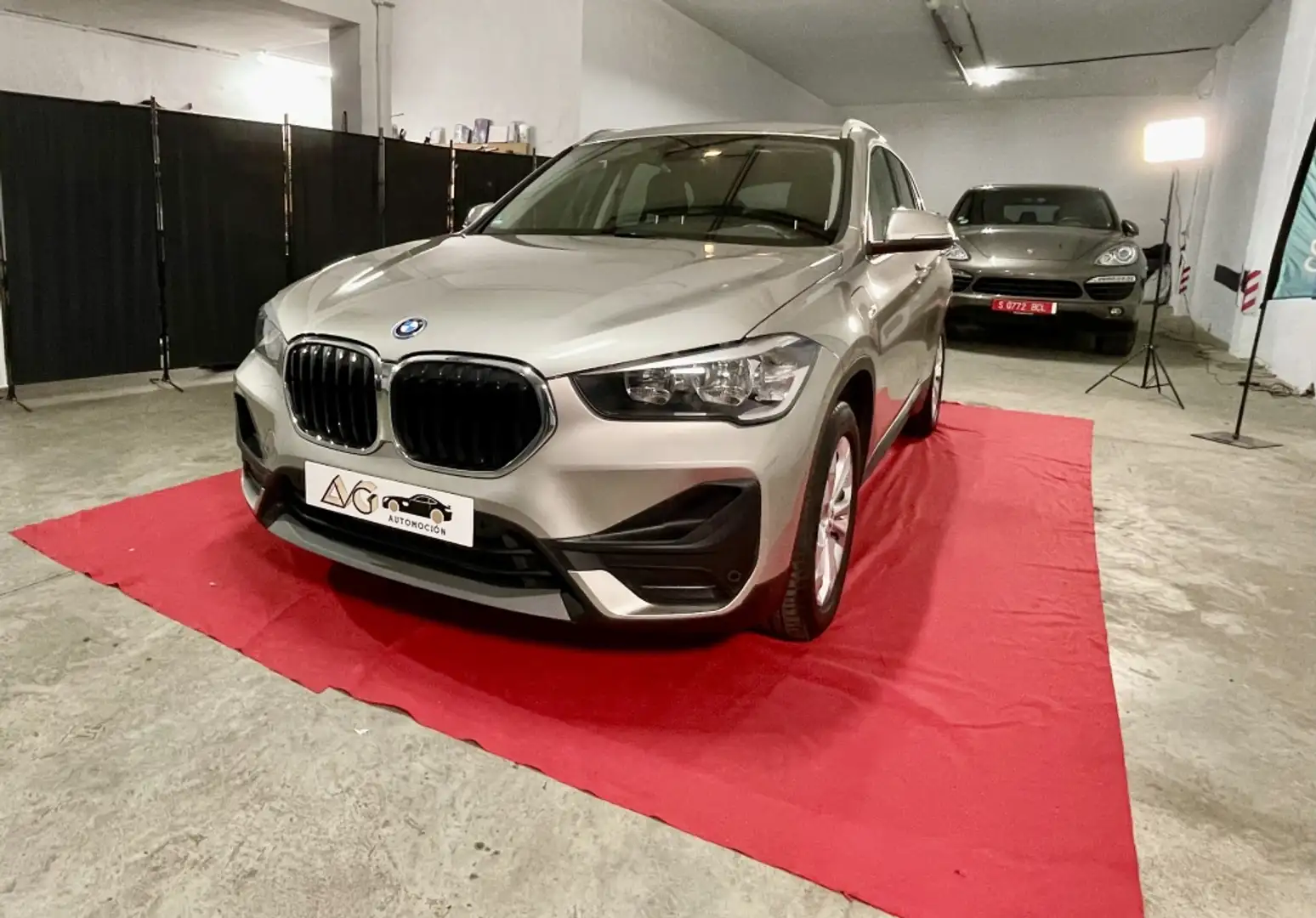 BMW X1 xDrive25eA Beige - 1