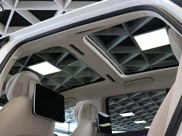 Mercedes-Benz Eqs view 25