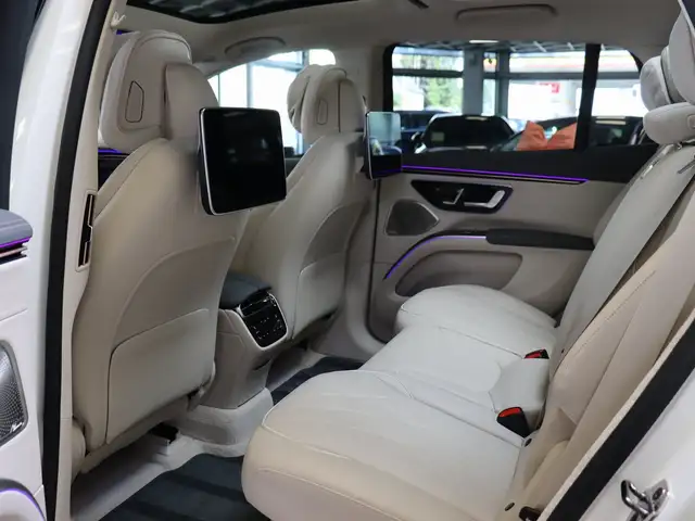Mercedes-Benz Eqs view 26