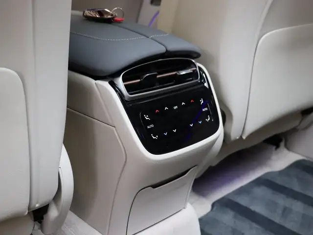 Mercedes-Benz Eqs view 30