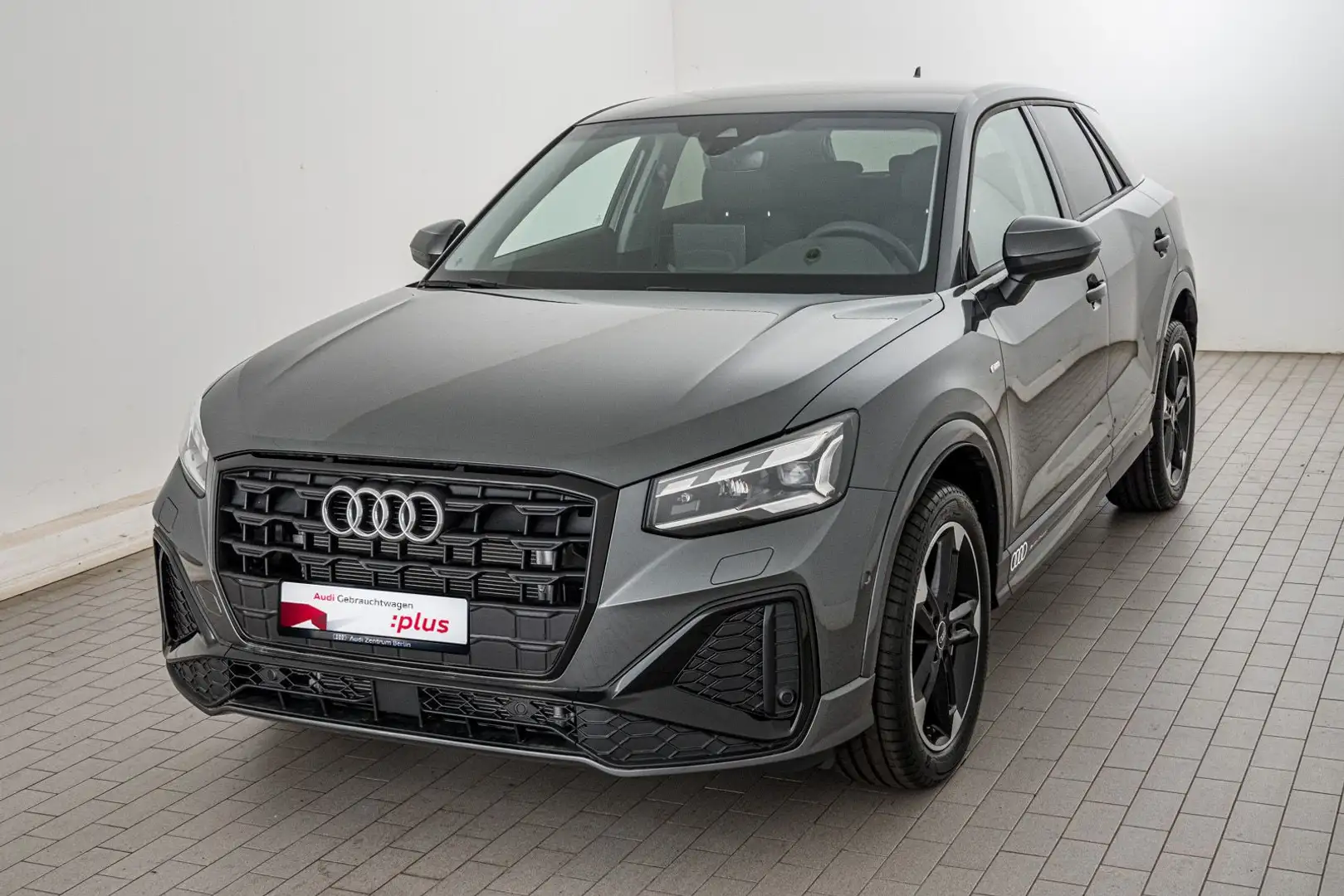 Audi Q2 S line 35 TFSI S tr. Grau - 2