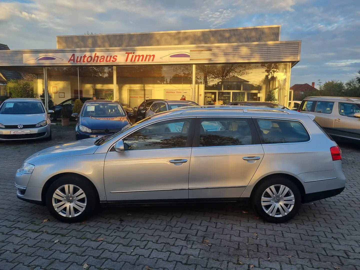 Volkswagen Passat Variant Passat Variant 1.8 TSI Comfortline aus 1 HD. Silber - 2