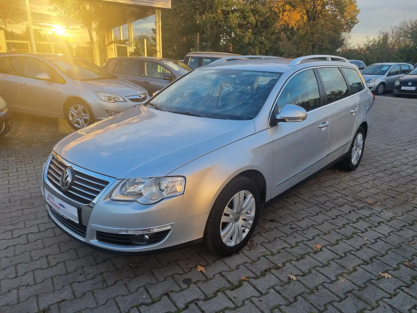 Volkswagen Passat Variant Passat Variant 1.8 TSI Comfortline aus 1 HD. Silber - 1