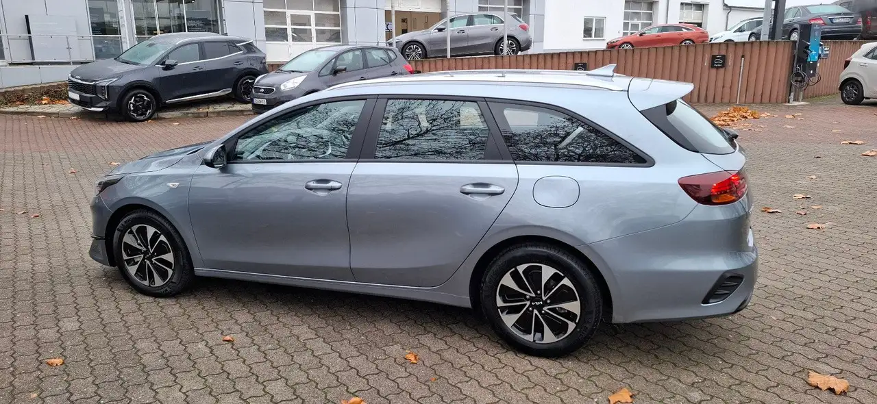 Kia Ceed SW / cee'd SW 1.5 T-GDI DCT Spin Sportswagon 4