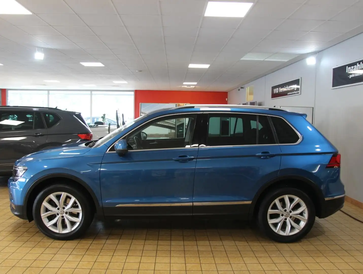 Volkswagen Tiguan Highline 2.0 TDI DSG 4Motion,360,Pano,LED Bleu - 2