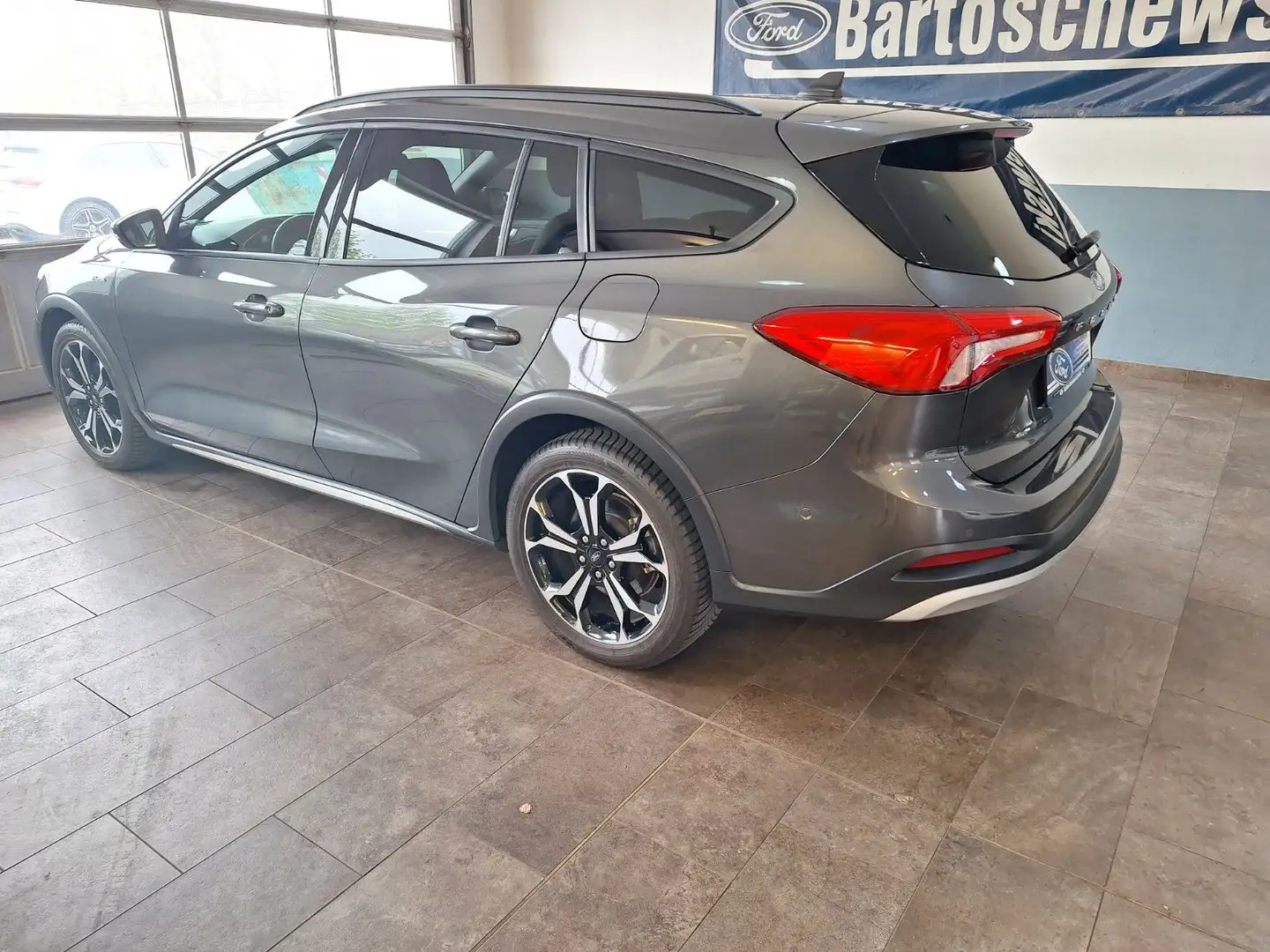 Ford Focus Turnier Active X Gris - 2