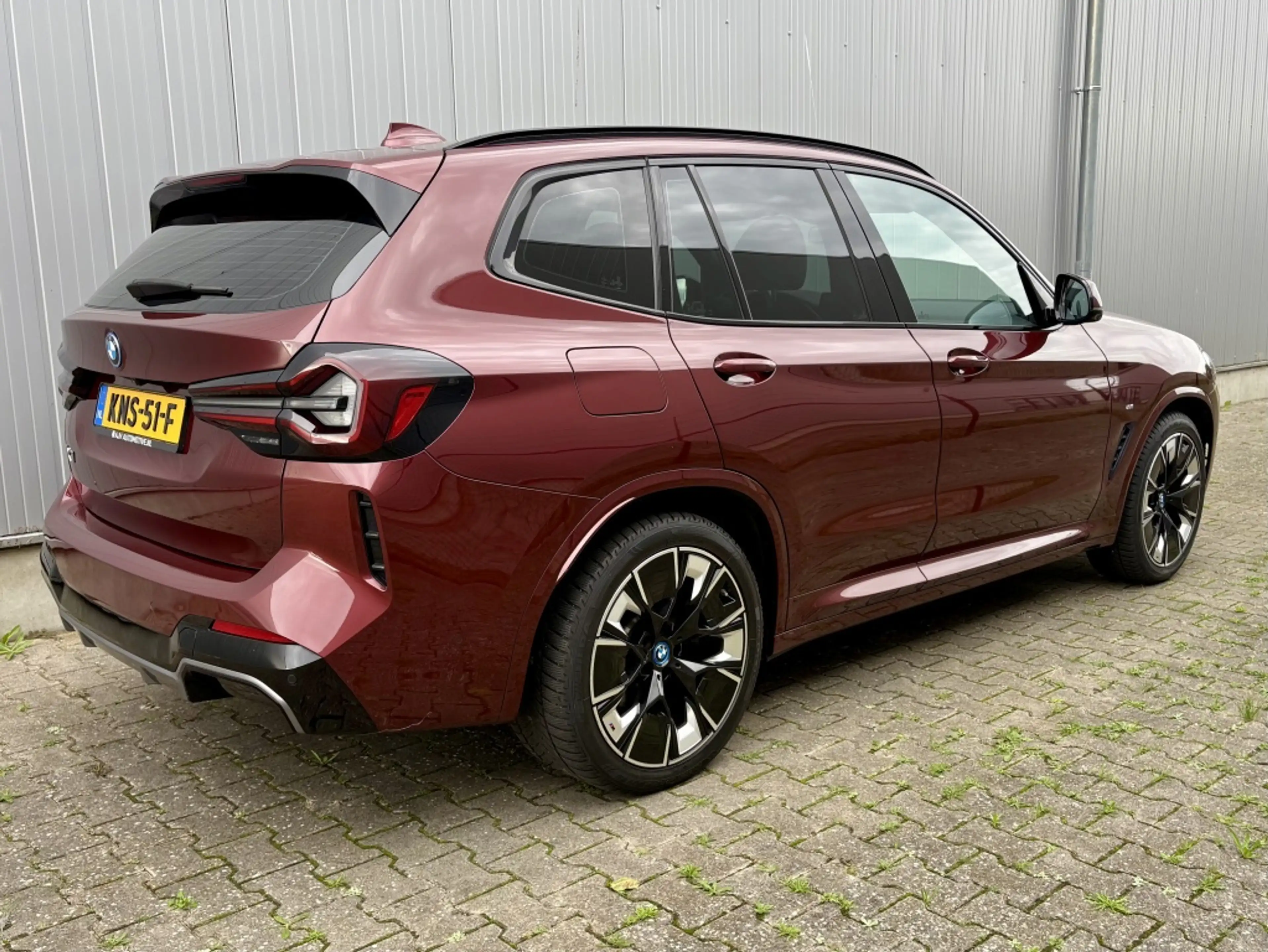 BMW iX3 HIGH EXECUTIVE M-SPORT 80 kWh / PANODAK / SOH100%! — photo 2