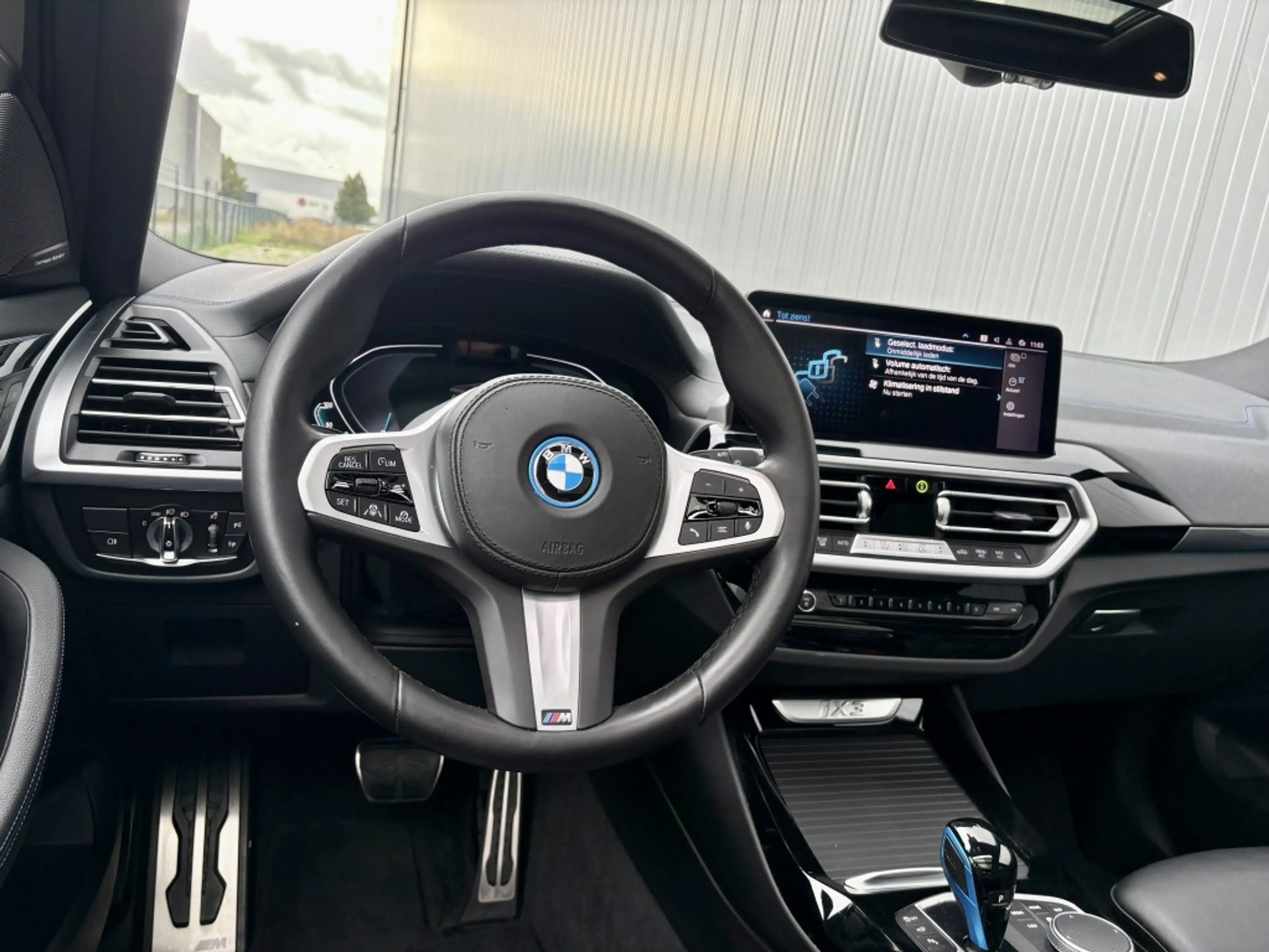 BMW iX3 HIGH EXECUTIVE M-SPORT 80 kWh / PANODAK / SOH100%! — photo 13