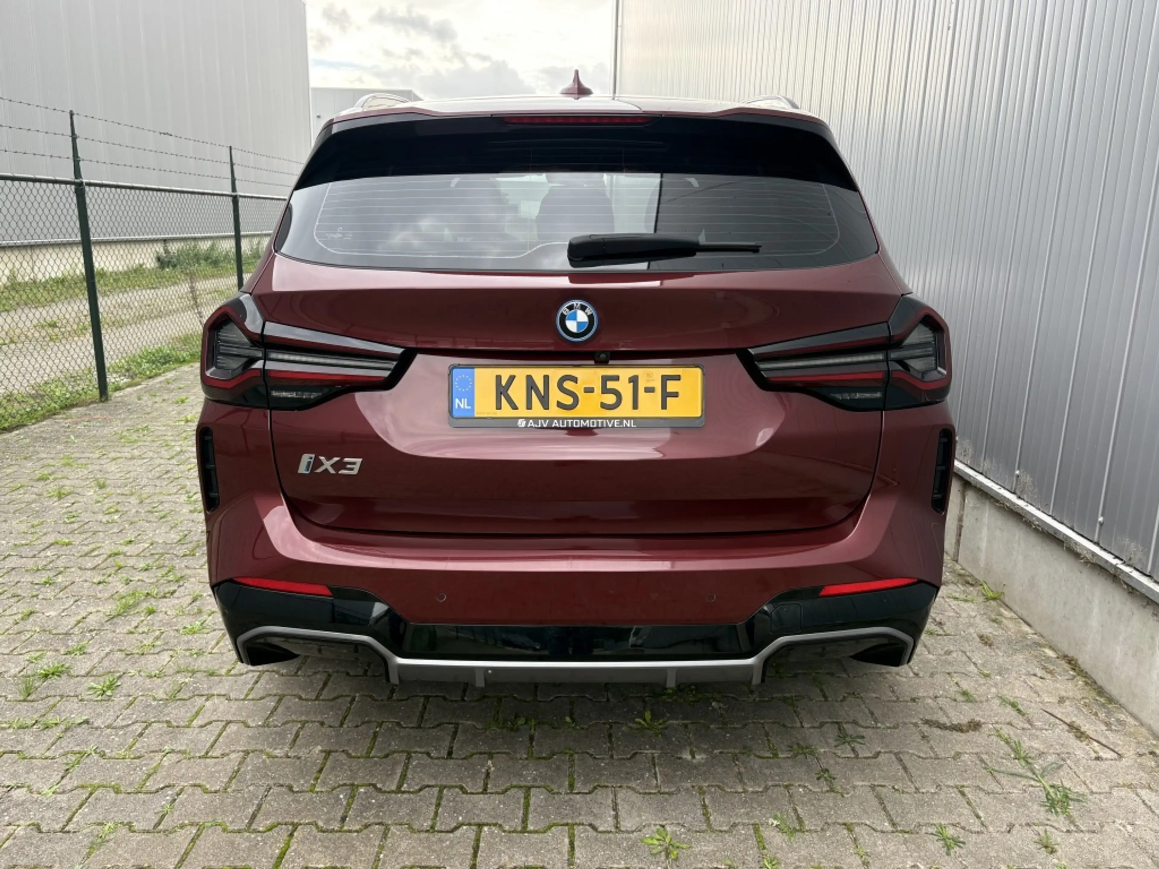 BMW iX3 HIGH EXECUTIVE M-SPORT 80 kWh / PANODAK / SOH100%! — photo 7