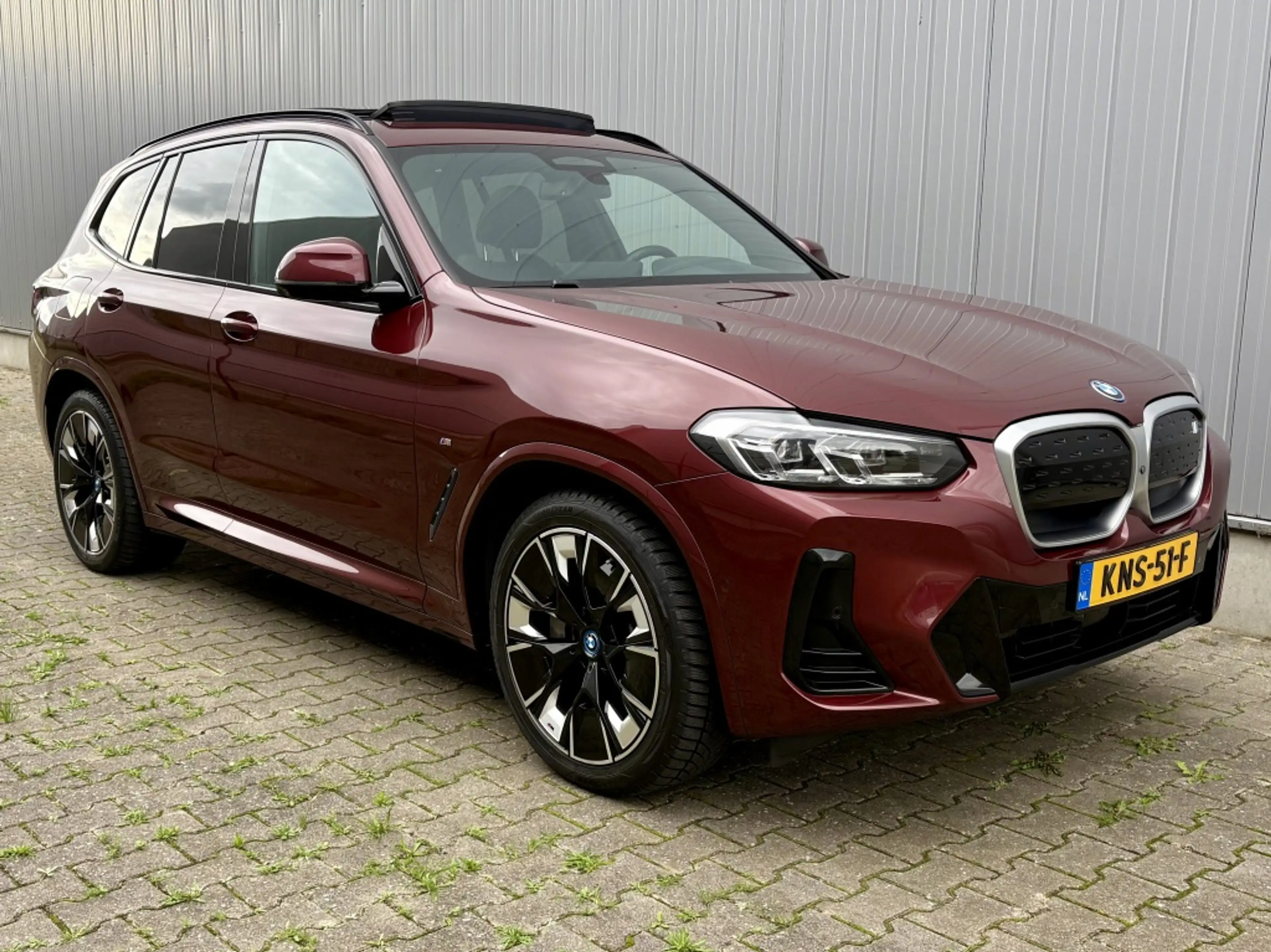 BMW iX3 HIGH EXECUTIVE M-SPORT 80 kWh / PANODAK / SOH100%! — photo 4