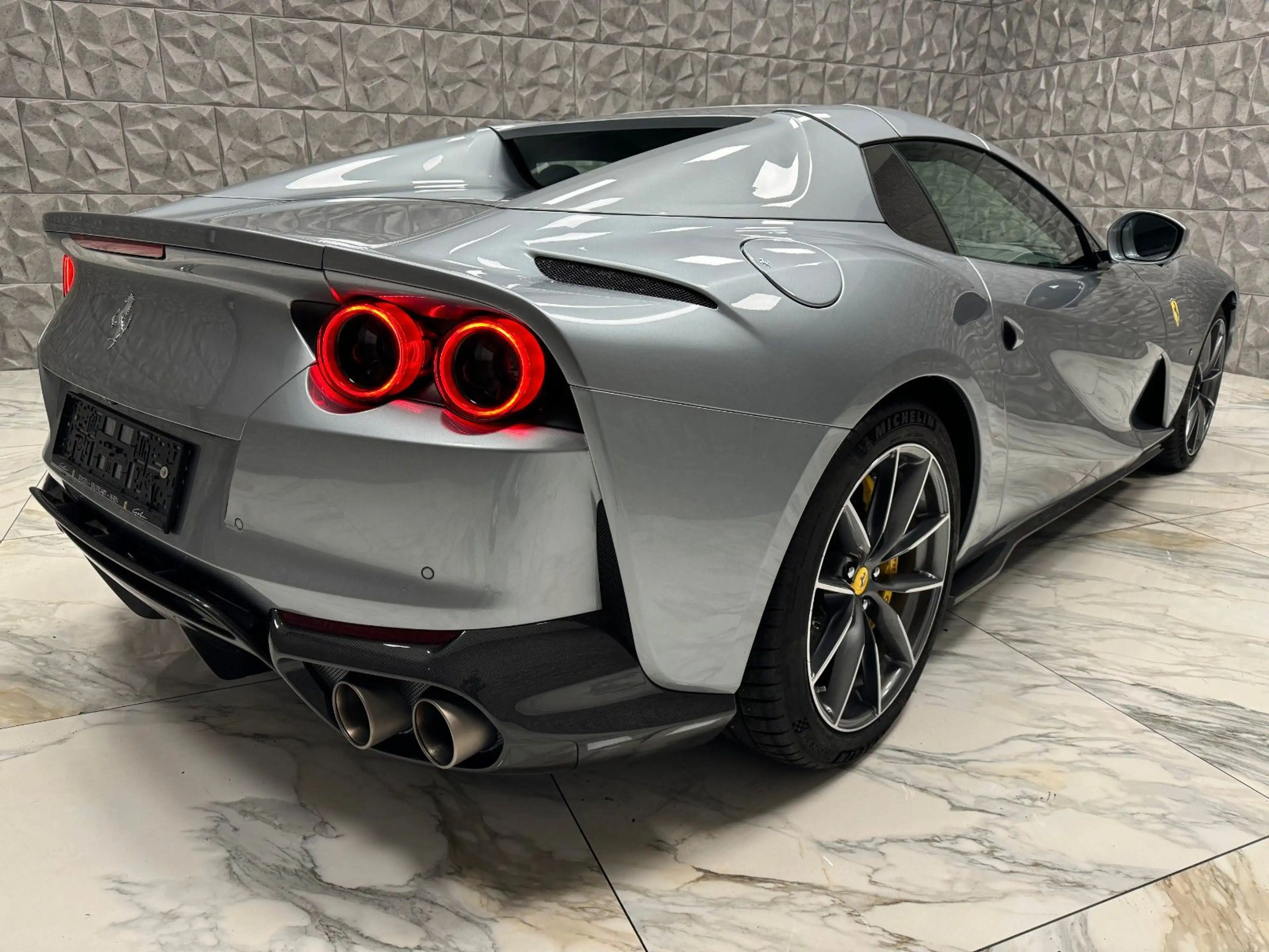 Ferrari 812 GTS -V12 / CARBON-LIFT-CAMERA — photo 8