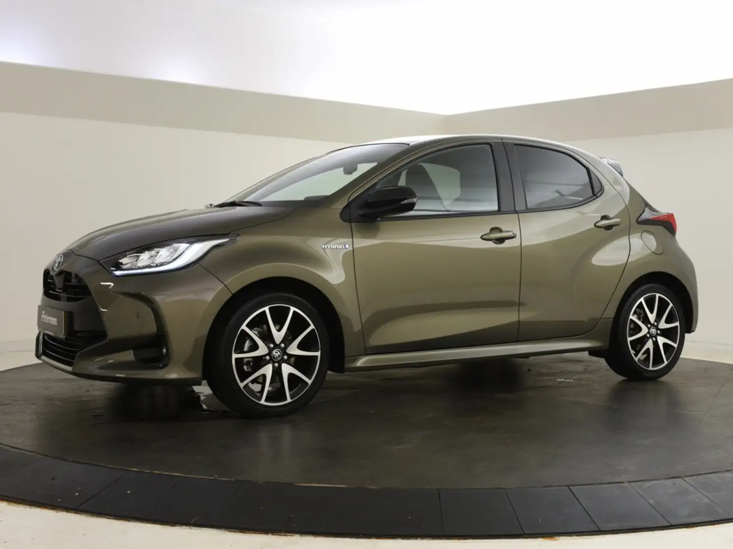 Toyota Yaris 1.5 Hybrid Executive | Panoramadak | JBL | BSM | H Groen - 2