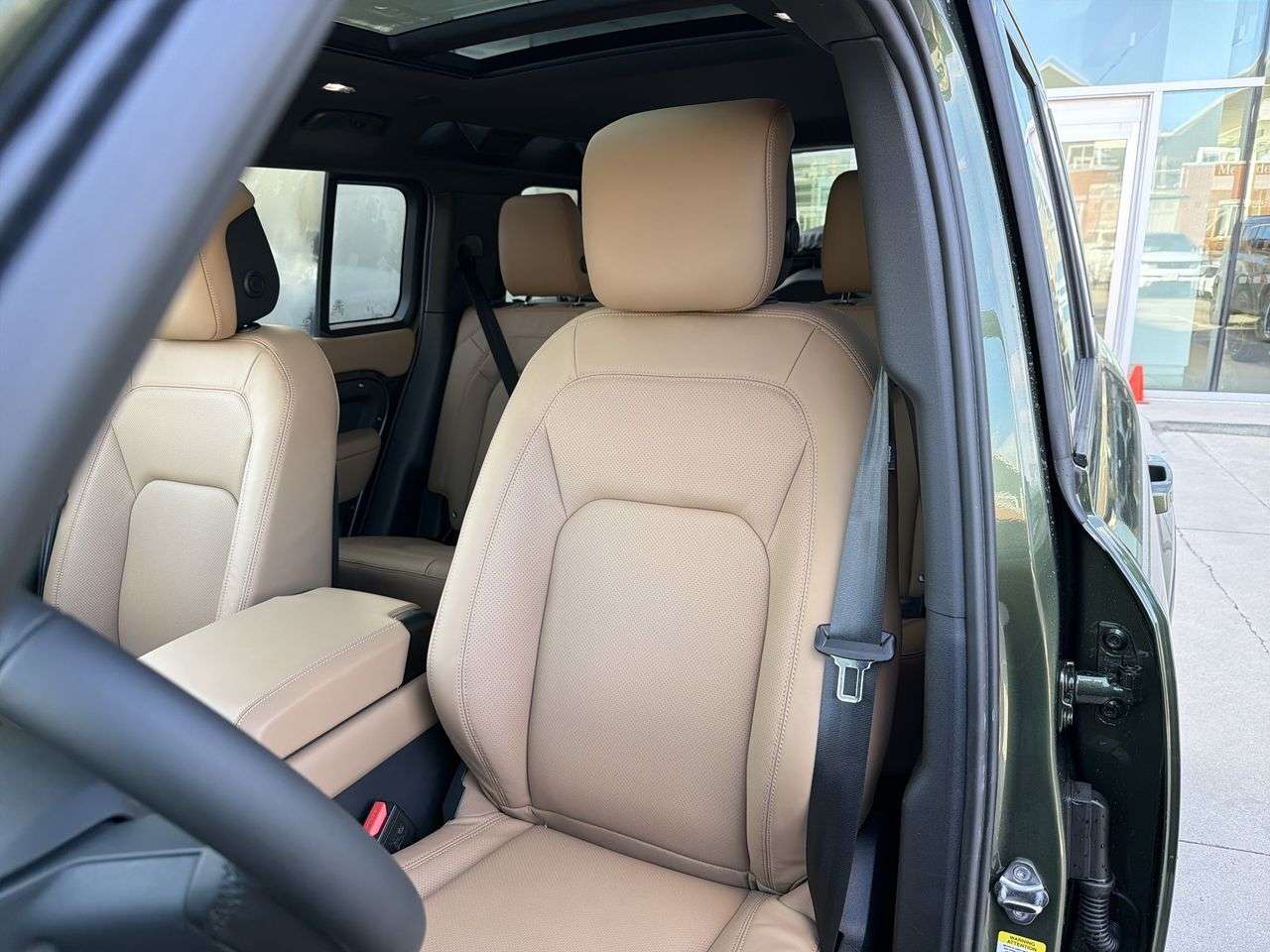 2026 Land Rover Defender 110 P300 S thumb 8