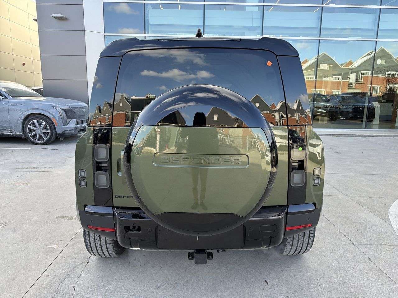 2026 Land Rover Defender 110 P300 S alt 4
