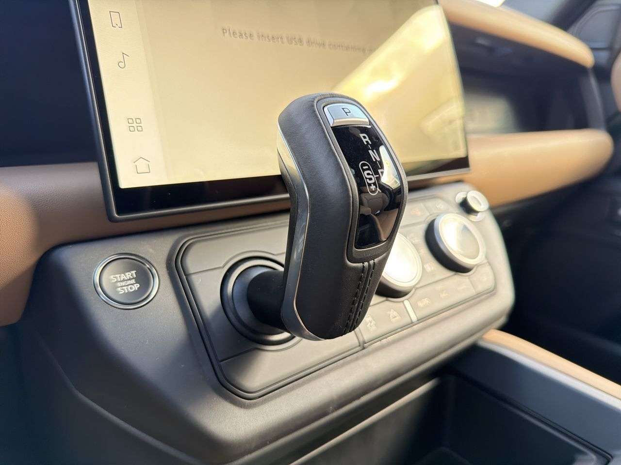 2026 Land Rover Defender 110 P300 S thumb 17