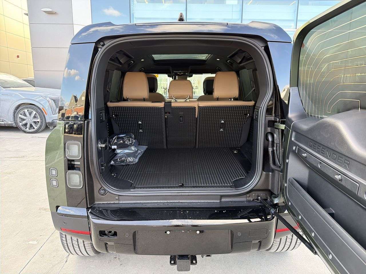 2026 Land Rover Defender 110 P300 S thumb 21