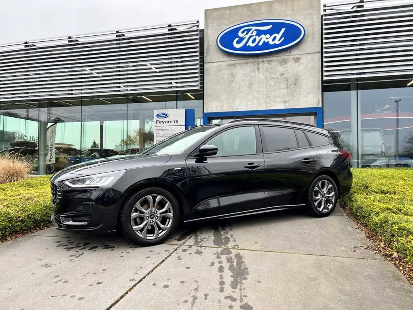 Ford Focus ST-LINE Clipper 1.0i mHEV Ecoboost  125 PK Schwarz - 1