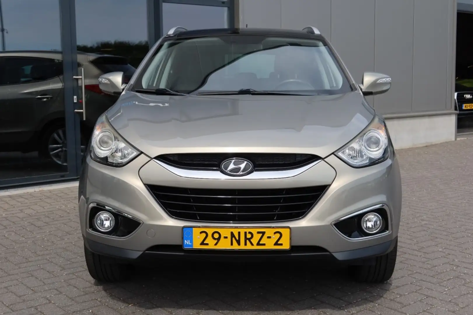 Hyundai iX35 2.0i i-Catcher NAVI, Camera, Schuif/kanteldak, Tre Grijs - 2