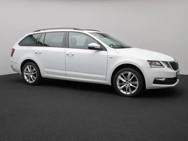 Skoda Octavia view 4