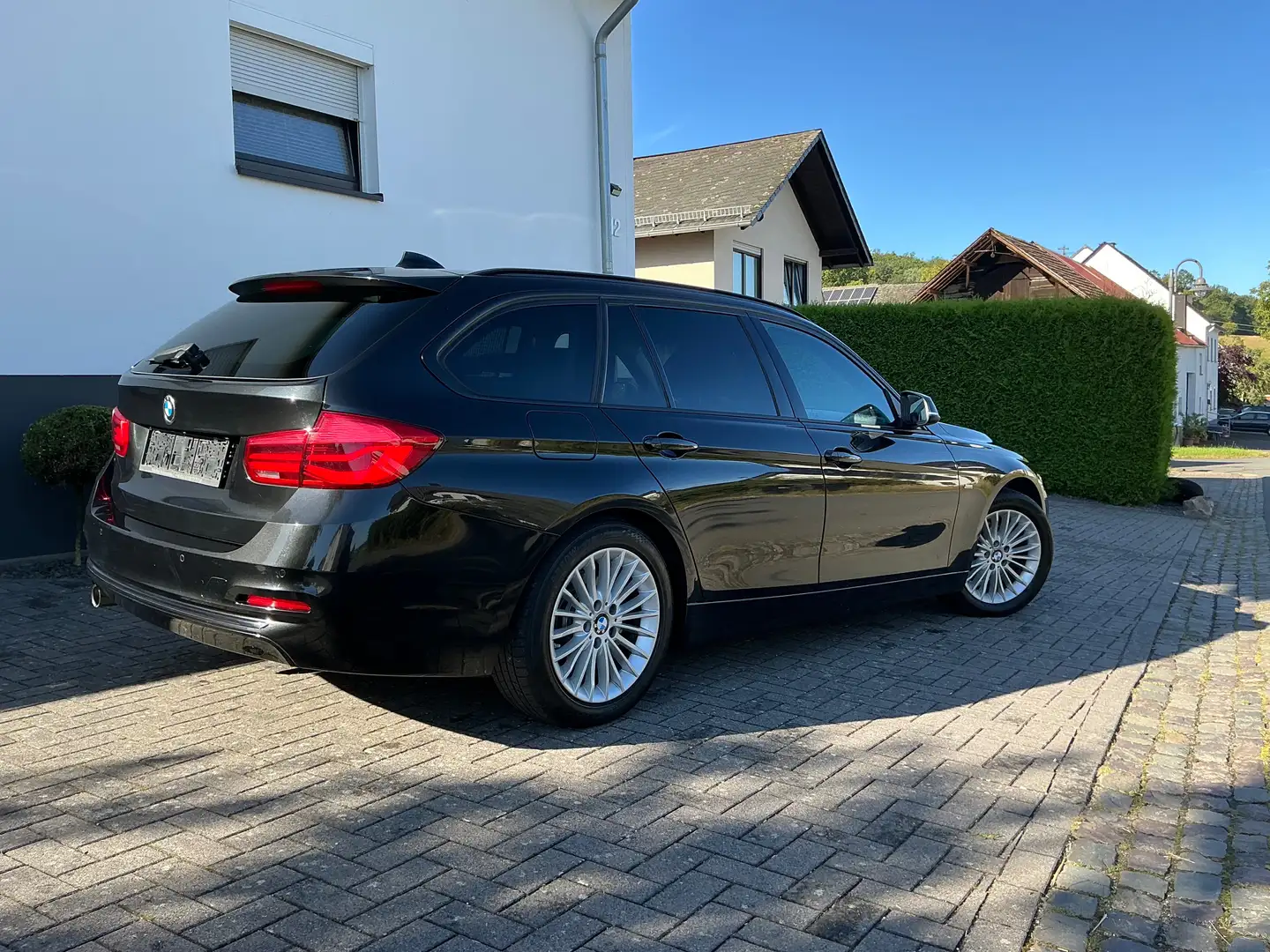 BMW 318 318d Touring Sport Line Černá - 1