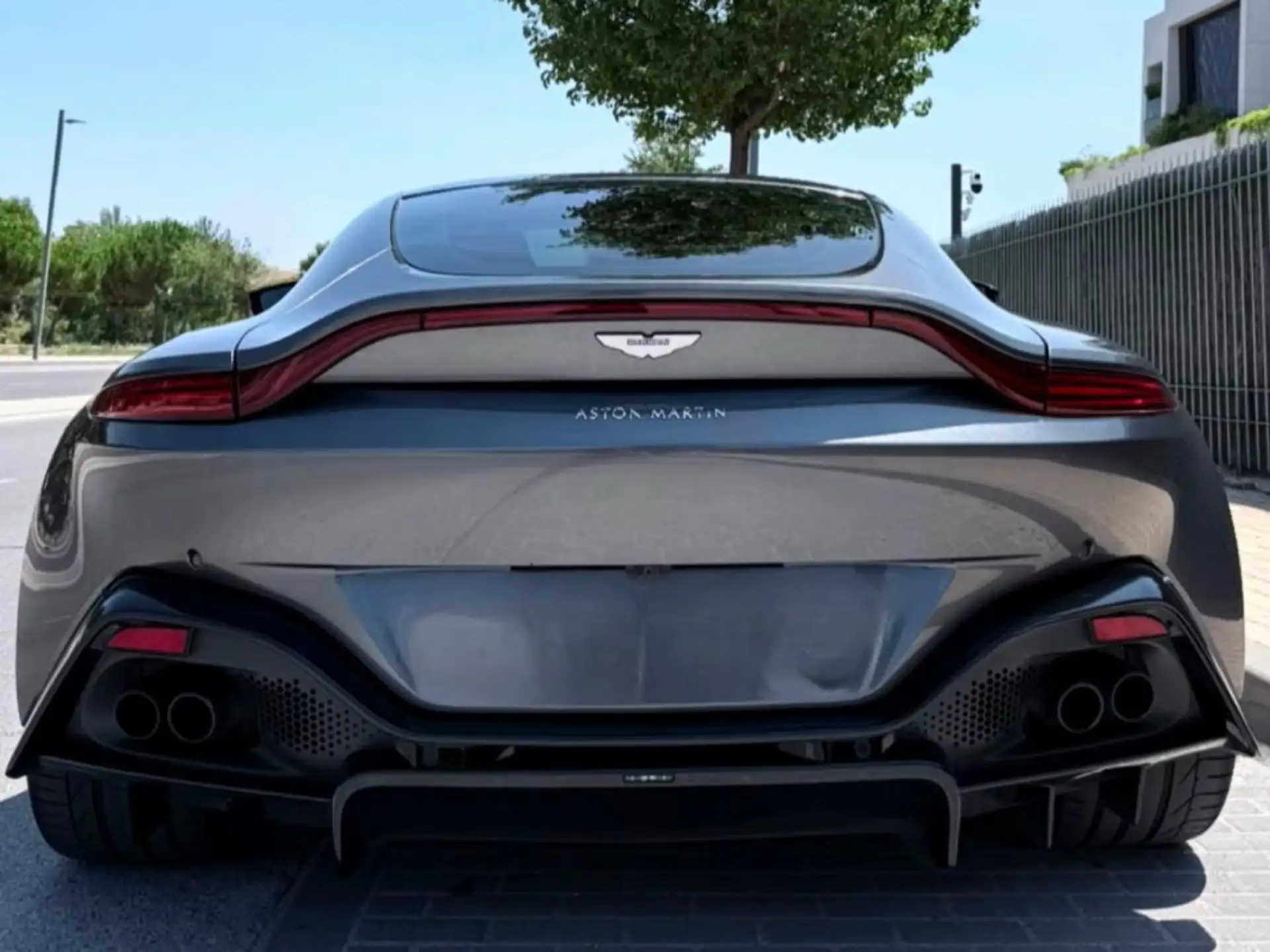 애스턴마틴 밴티지 V8 Coupe 2020 회색 사진 2