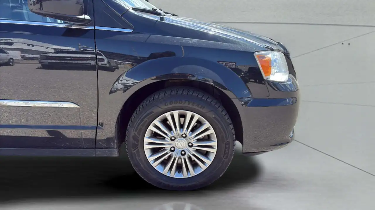 Chrysler Town & Country снимка Chrysler Town & Country
