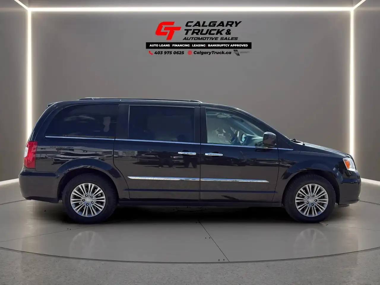 Chrysler Town & Country снимка Chrysler Town & Country