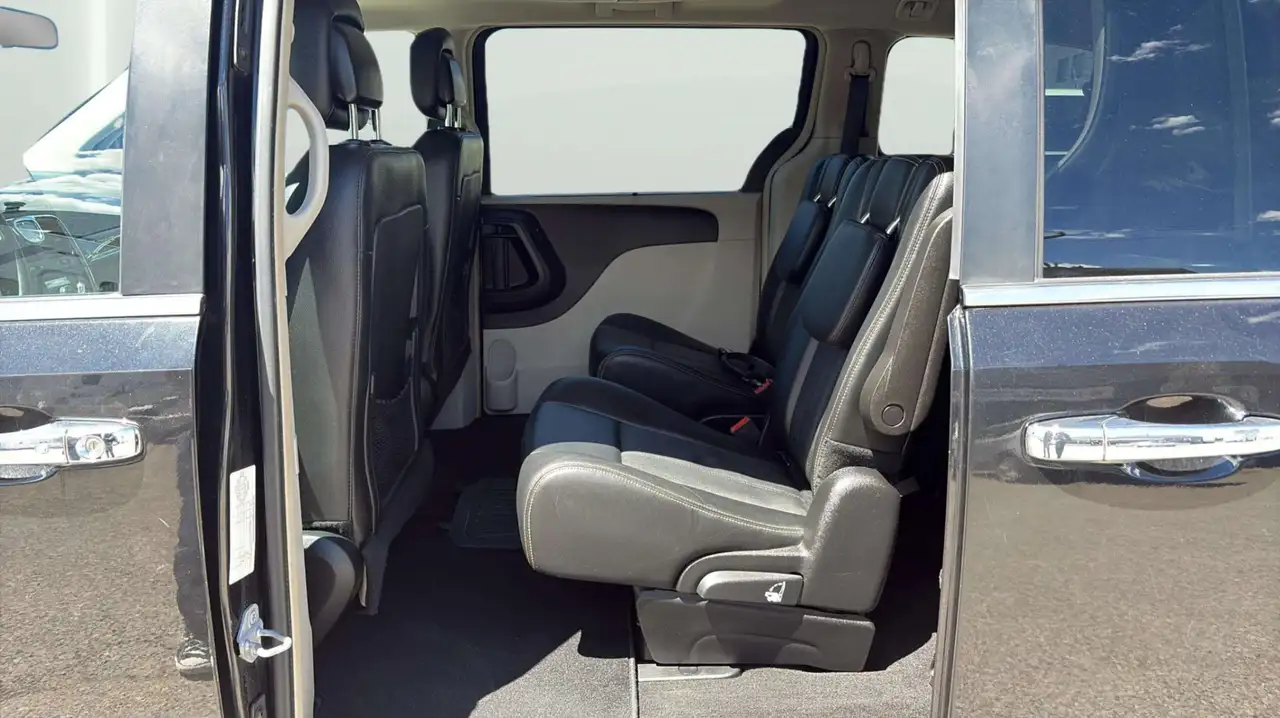 Chrysler Town & Country снимка Chrysler Town & Country