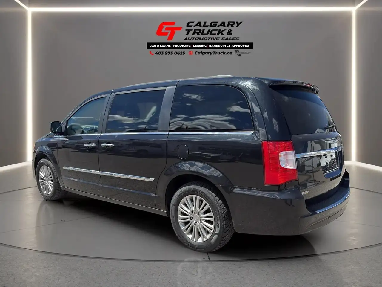 Chrysler Town & Country снимка Chrysler Town & Country