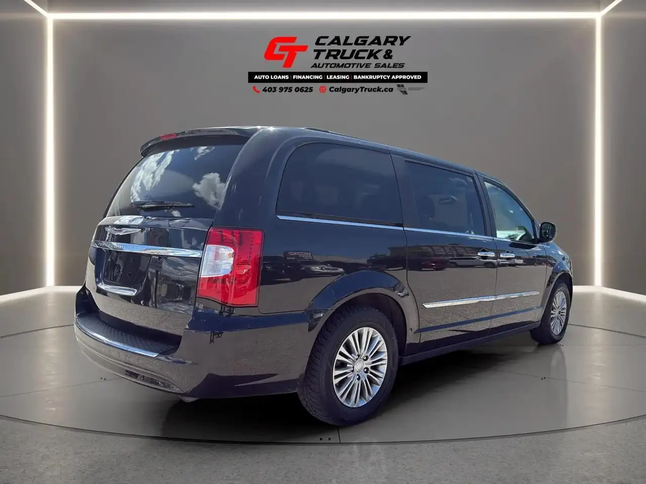 Chrysler Town & Country снимка Chrysler Town & Country