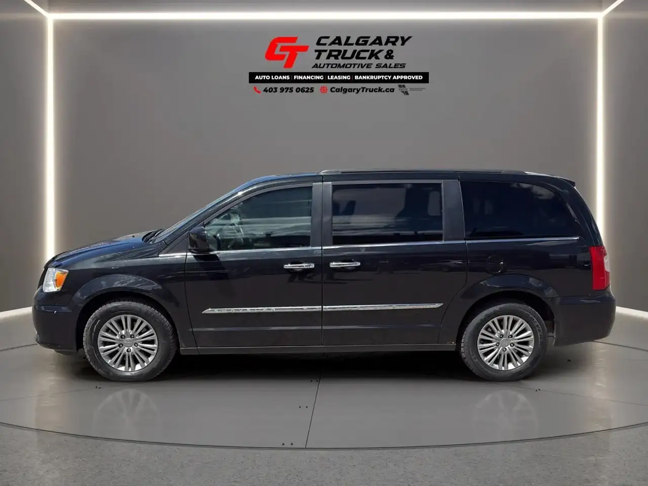 Chrysler Town & Country снимка Chrysler Town & Country