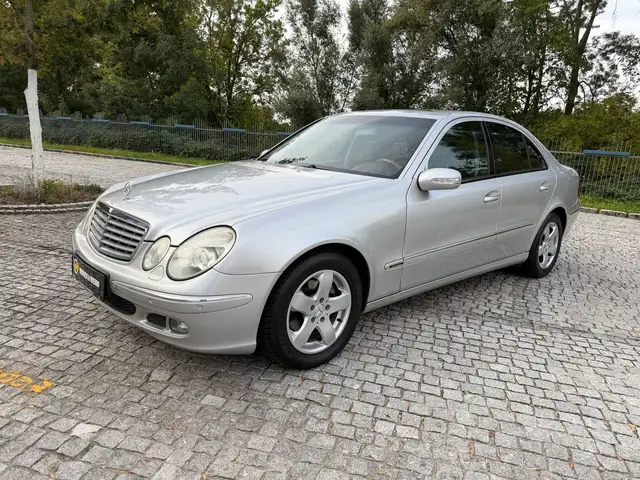 Mercedes-Benz E 220 CDI AUTOMATIK/S-DACH/XENON/STZHZG/CARPLAY