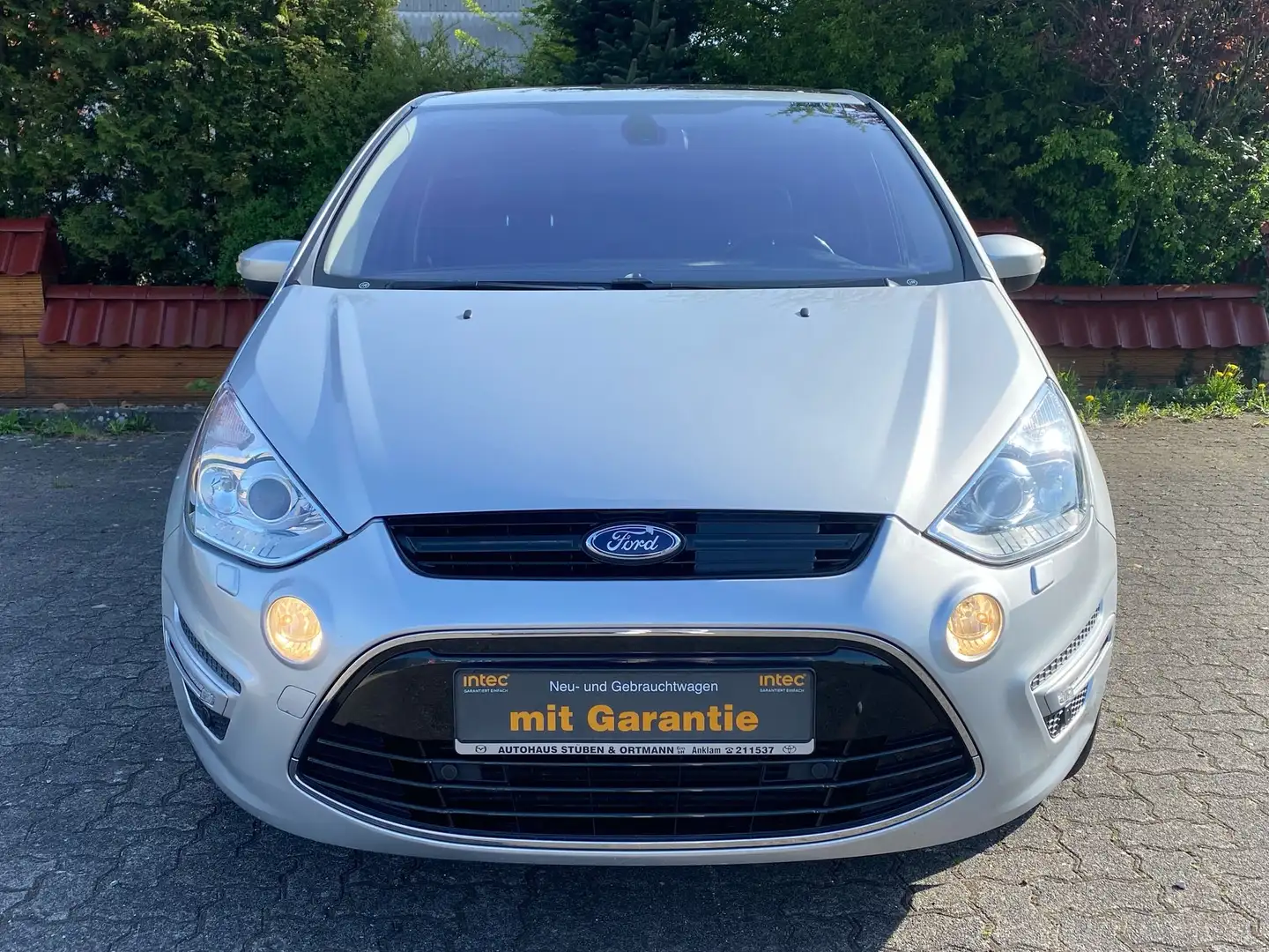 Ford S-Max Titanium*NAVI*7-SITZER*TEMPO*ISOFIX*AHK*SHZ*PANO* Grau - 2