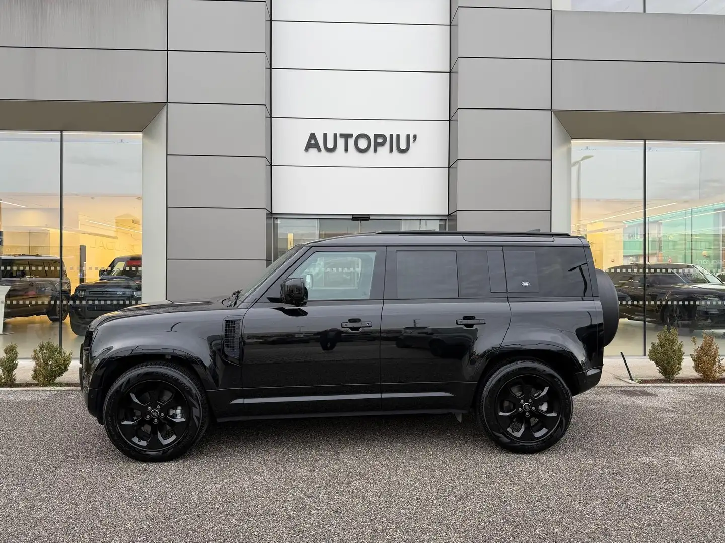 Land Rover Defender 110 3.0d i6 mhev X-DynSE awd 250cv aut IVA ESPOSTA Zwart - 2